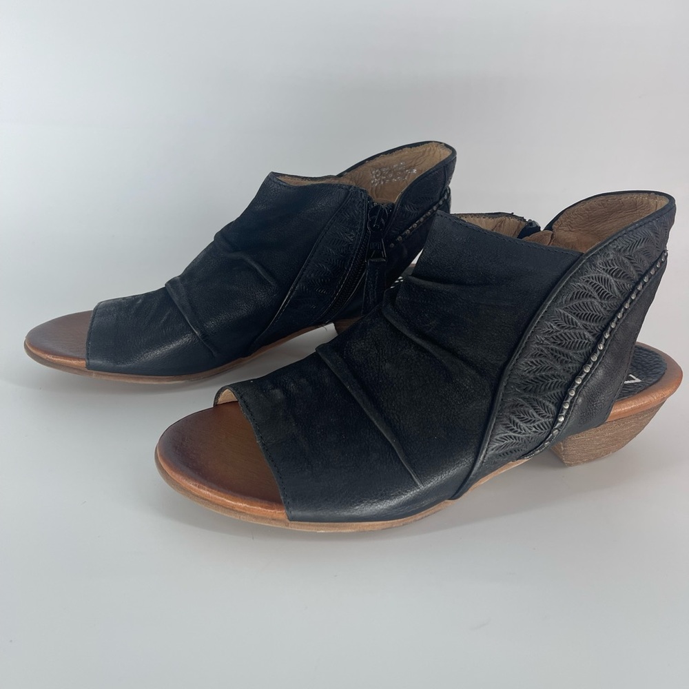 Miz Mooz Chase Black Leather Peep-Toe Booties Sandals Size 37‎
